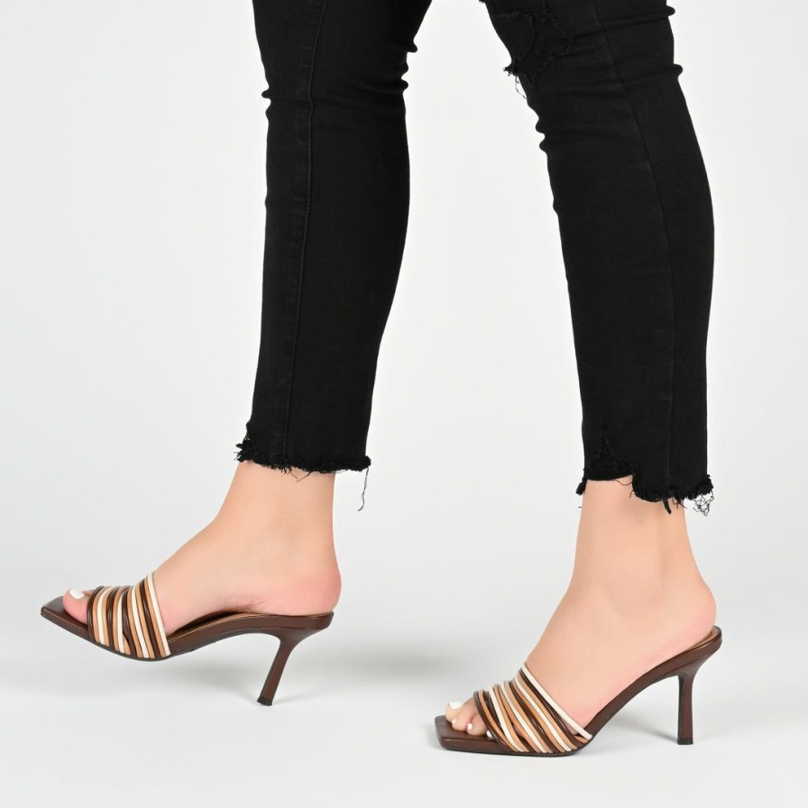 * Journee Collection Calliope Pumps